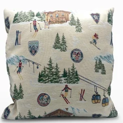 Baumwoll Kissen Winterlandschaft Davos, Berghütte und Skifahrer,beige, 43x43cm, Belly Moden