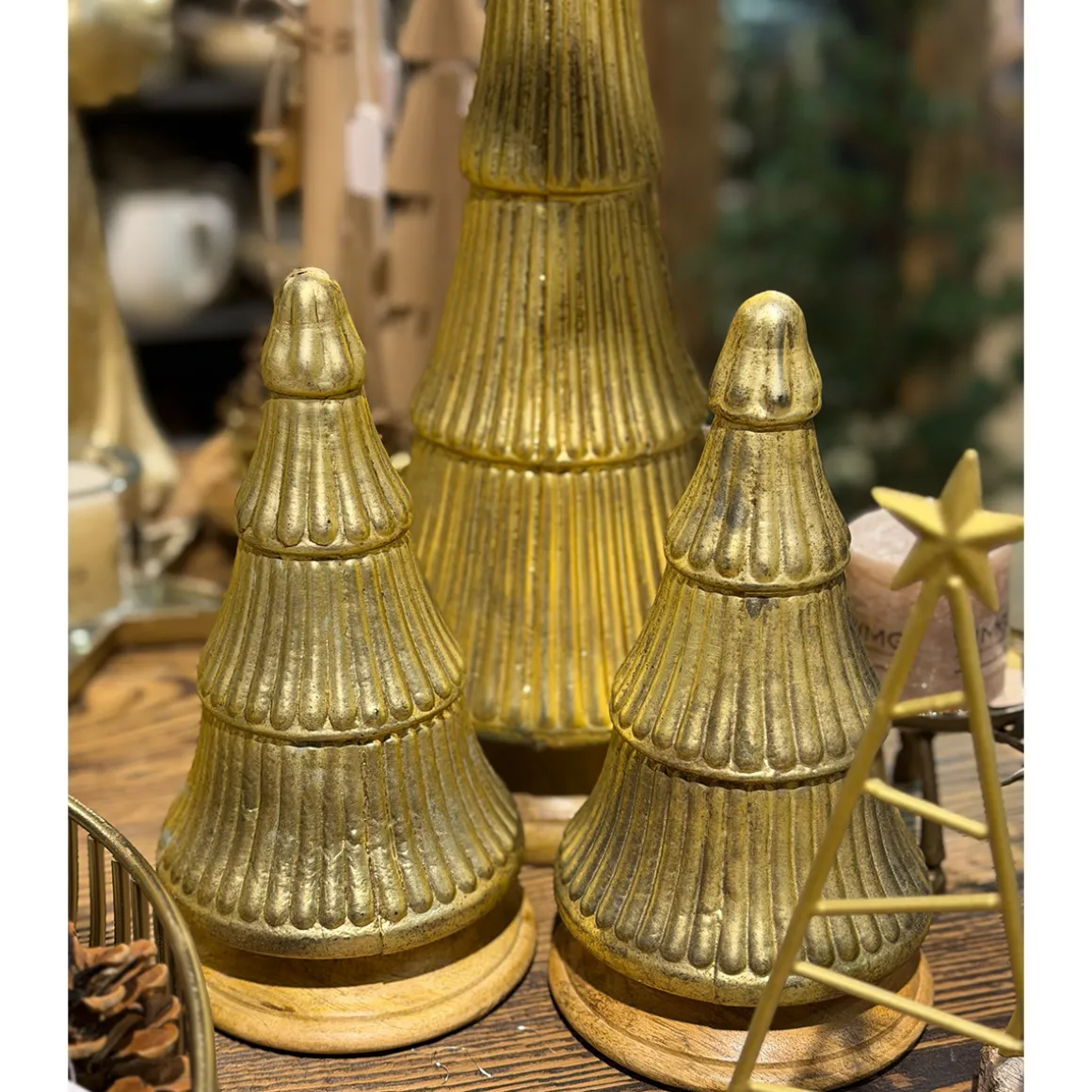 Deko Baum, rustikaler runder Glasbaum, antikgold, auf Holzfuß, 41cm