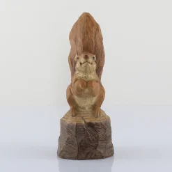 Deko Eichhörchen auf Stamm, Eichhörchen in Holzoptik, 33cm, Resin