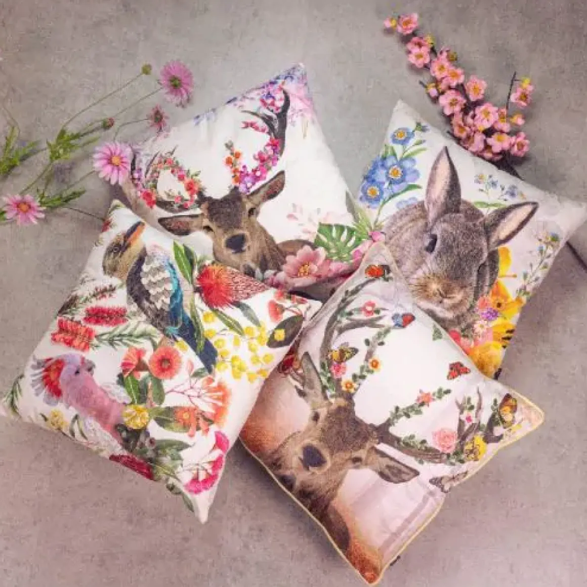 Deko Kissen Hirsch Fleury, Hirsch mit Blumengeweih rosa-pink, 45x45cm, Mars & More