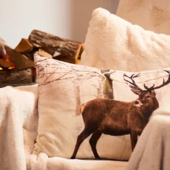 Deko Kissen Hirsch Palco, Samtkissen Winterhirsch stehend, 40x60cm, Boltze Home Collections