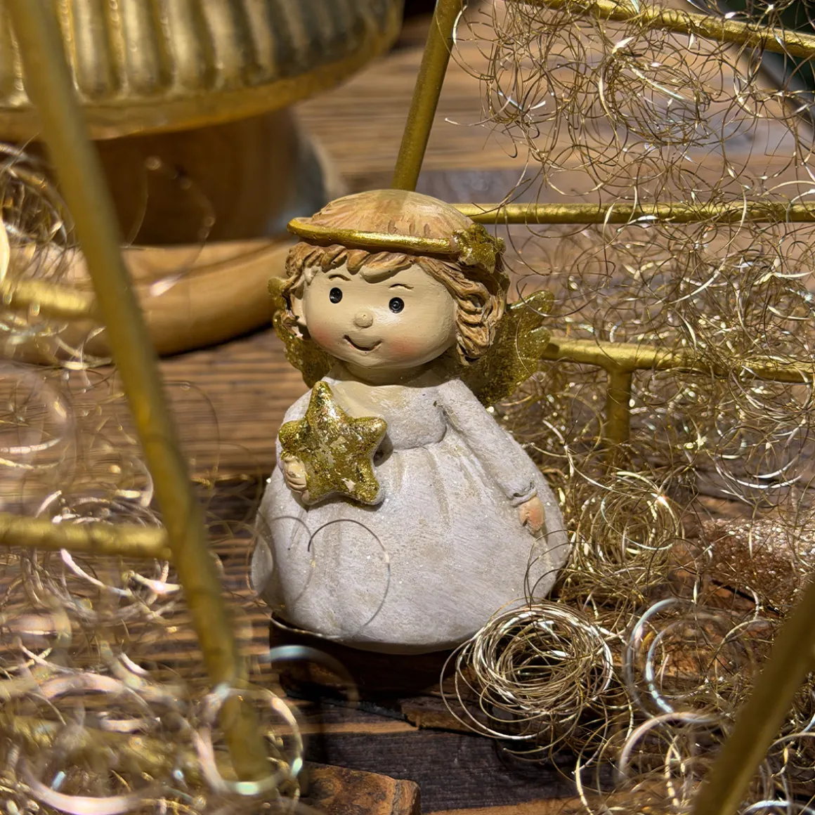 Deko Engel Lilian, kleiner putziger Weihnachtsengel mit goldenem Stern oder Herz, 7cm