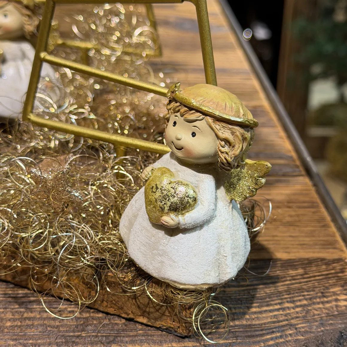 Deko Engel Lilian, kleiner putziger Weihnachtsengel mit goldenem Stern oder Herz, 7cm