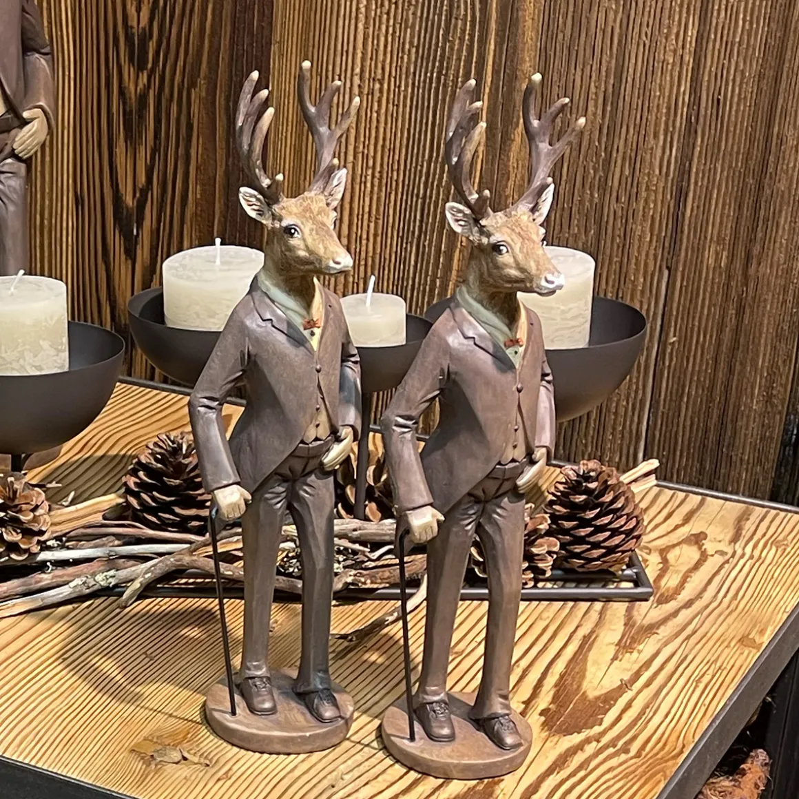 Deko Hirsch Mr Deer Antik, stattlicher Hirsch im Frack und Gehstock, 32cm