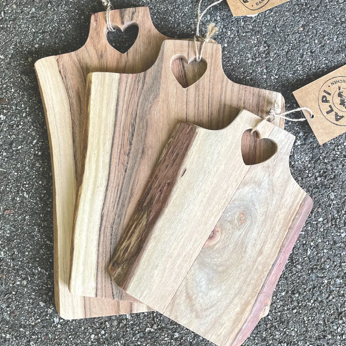 Natur Holzbrett mit Herz, Naturholzbrett Akazie, 25x20cm