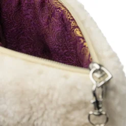 Schaffell Kosmetiktasche mit Herzanhänger, cremeweiß, 18x14cm, Mars & More